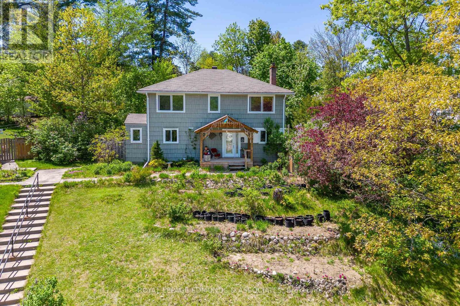 3 Huron Street, Deep River, Ontario  K0J 1P0 - Photo 2 - X12054173