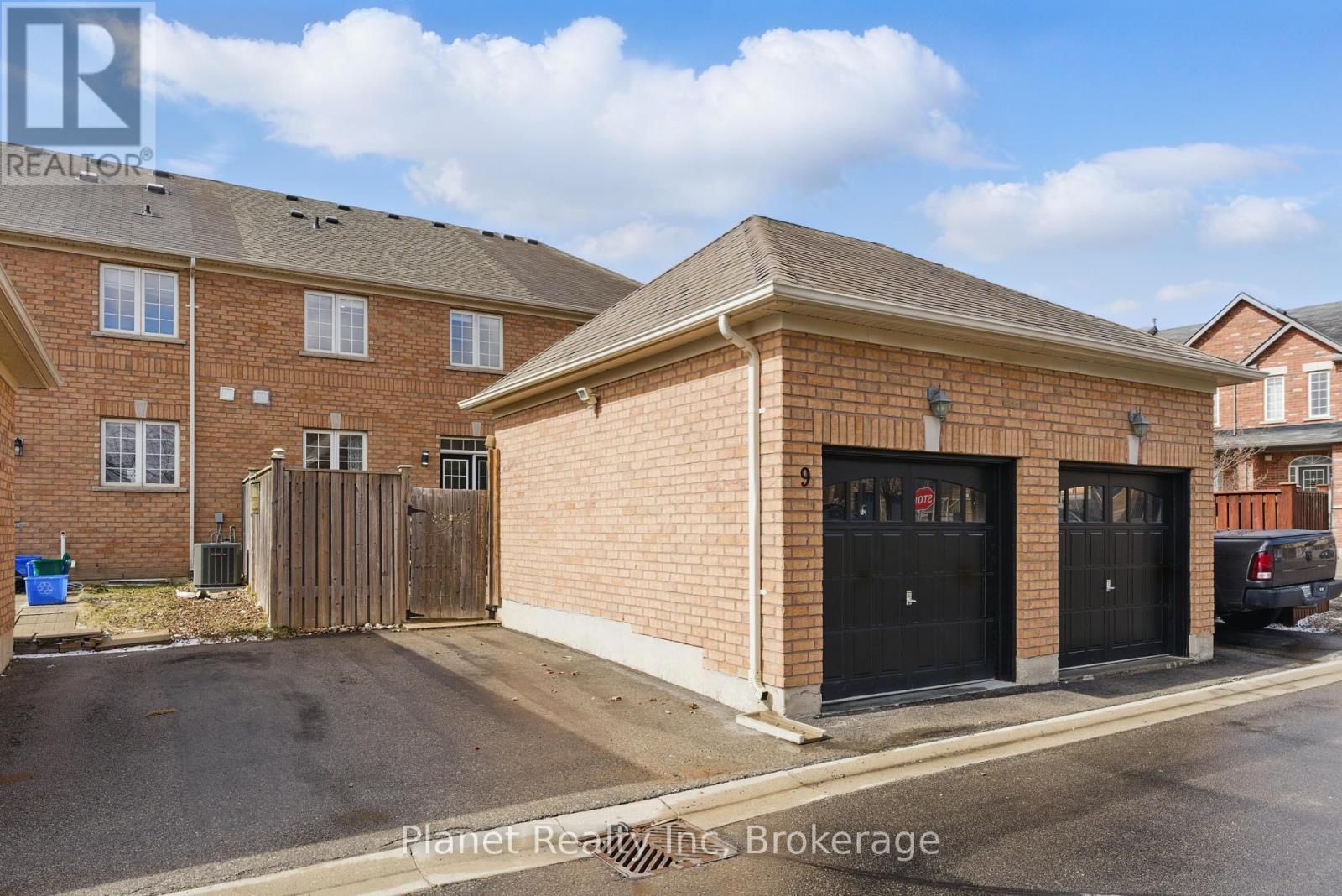 9 - 651 Farmstead Drive, Milton, Ontario  L9T 7W2 - Photo 31 - W12054174