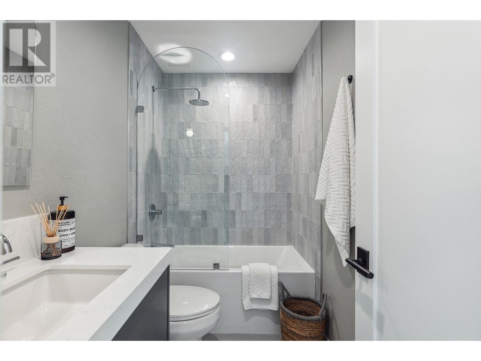 106 E 26th Street, North Vancouver, British Columbia  V7N 1A5 - Photo 25 - R2984280