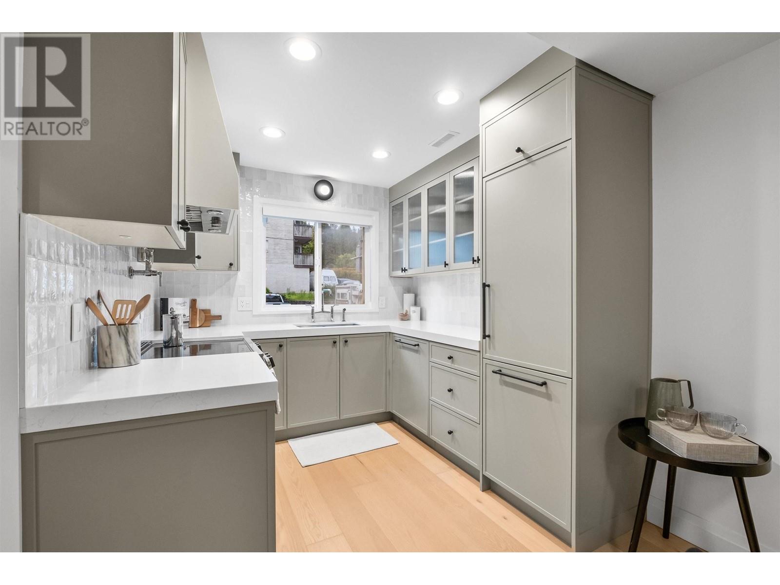 106 E 26th Street, North Vancouver, British Columbia  V7N 1A5 - Photo 5 - R2984280