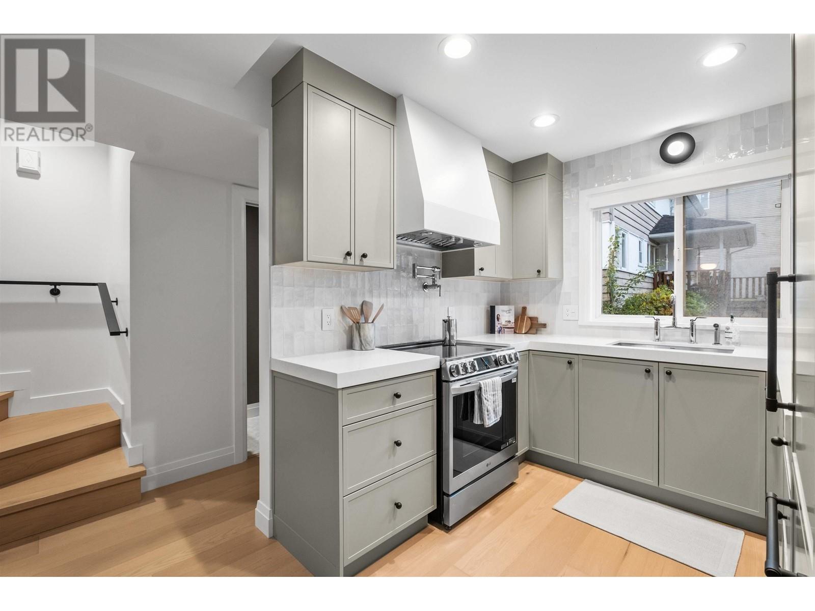 106 E 26th Street, North Vancouver, British Columbia  V7N 1A5 - Photo 6 - R2984280
