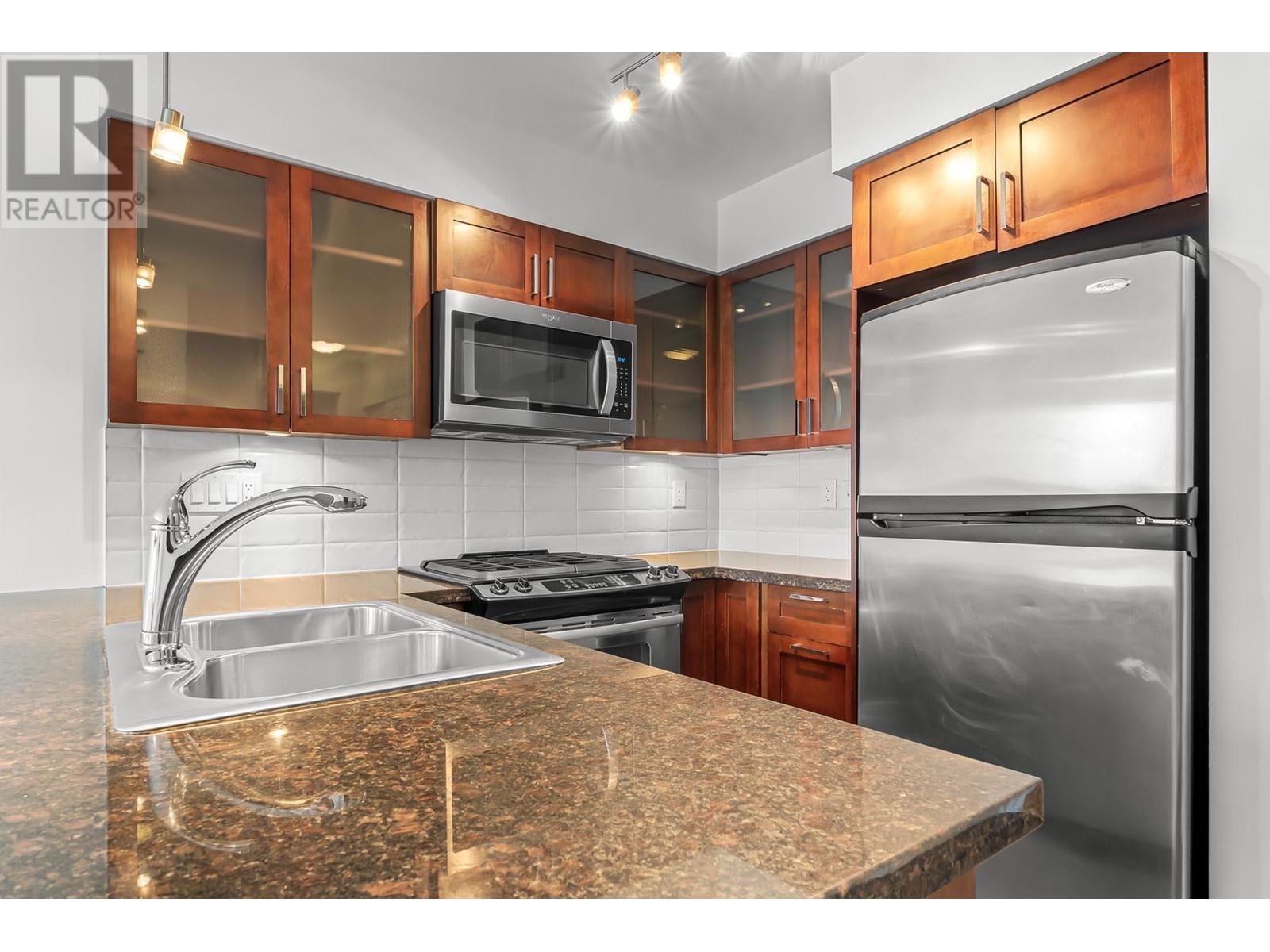 1806 1 Renaissance Square, New Westminster, British Columbia  V3M 0B6 - Photo 4 - R2984310
