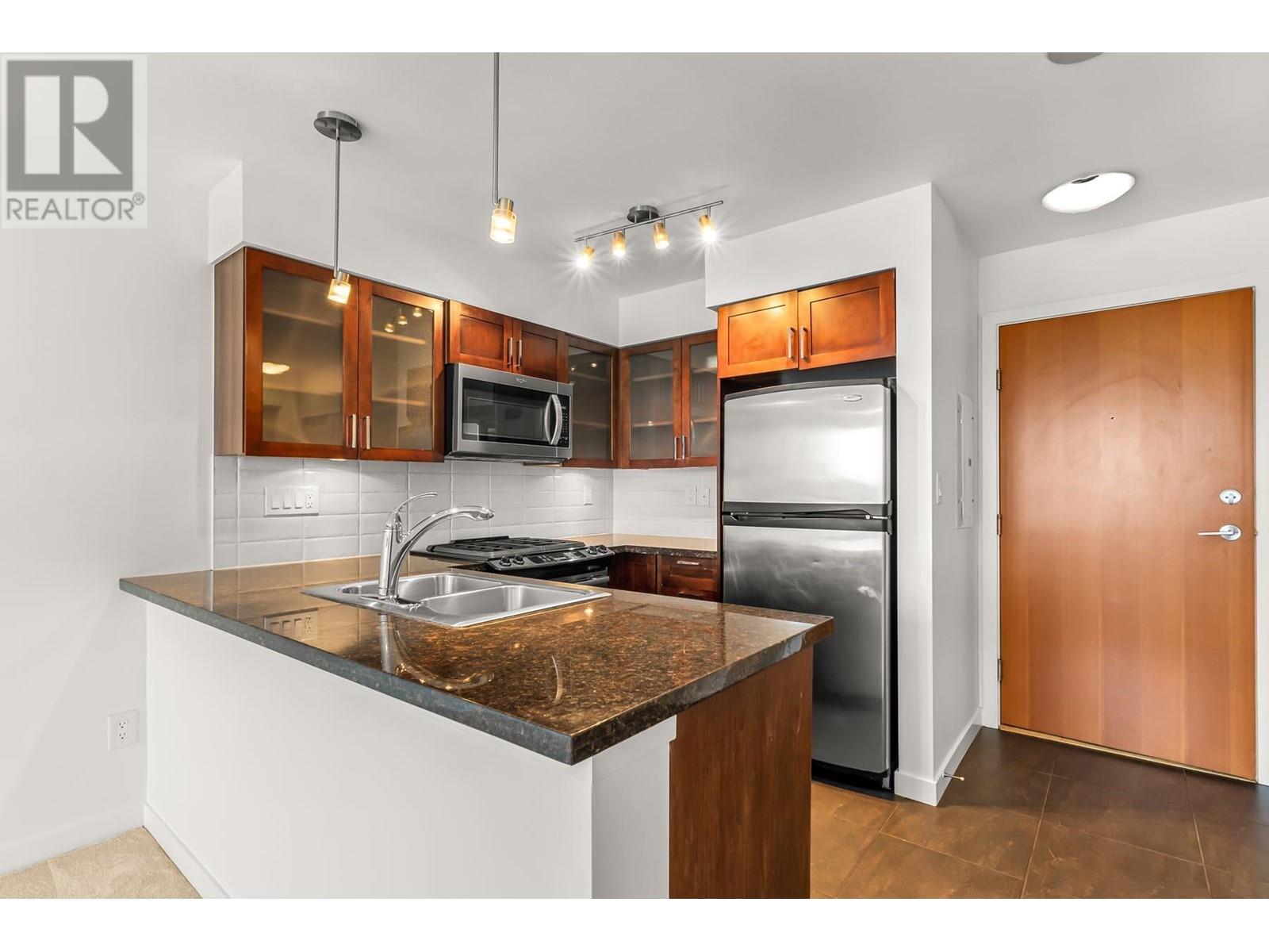 1806 1 Renaissance Square, New Westminster, British Columbia  V3M 0B6 - Photo 6 - R2984310