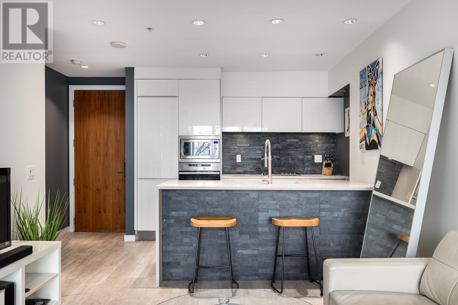 203 181 W 1st Avenue, Vancouver, British Columbia  V5Y 0E3 - Photo 1 - R2984325