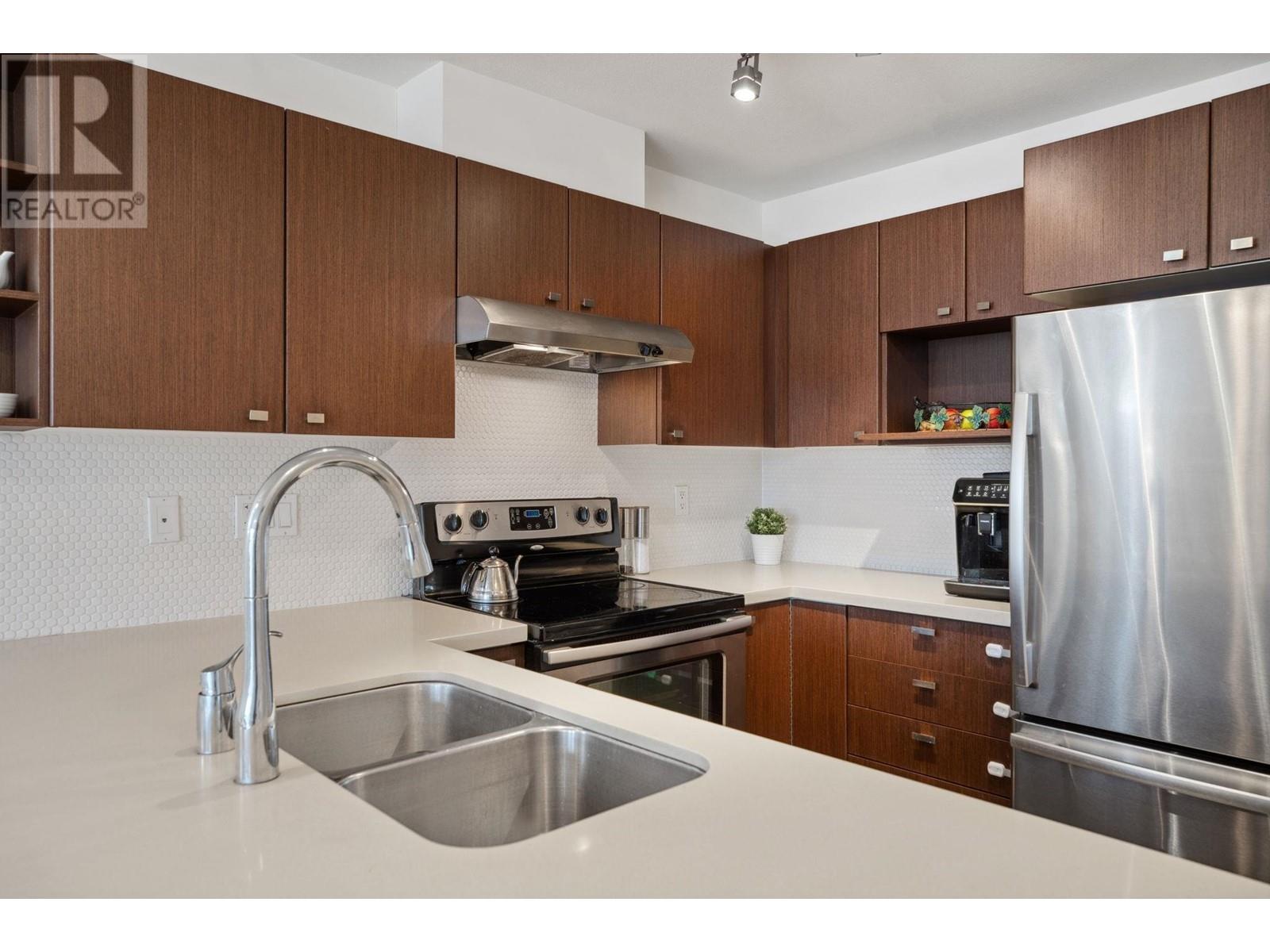 312 738 E 29th Avenue, Vancouver, British Columbia  V5V 0B6 - Photo 2 - R2984366