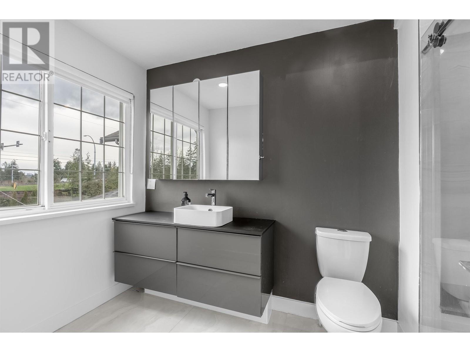 552 W 25th Street, North Vancouver, British Columbia  V7N 2G3 - Photo 25 - R2983450