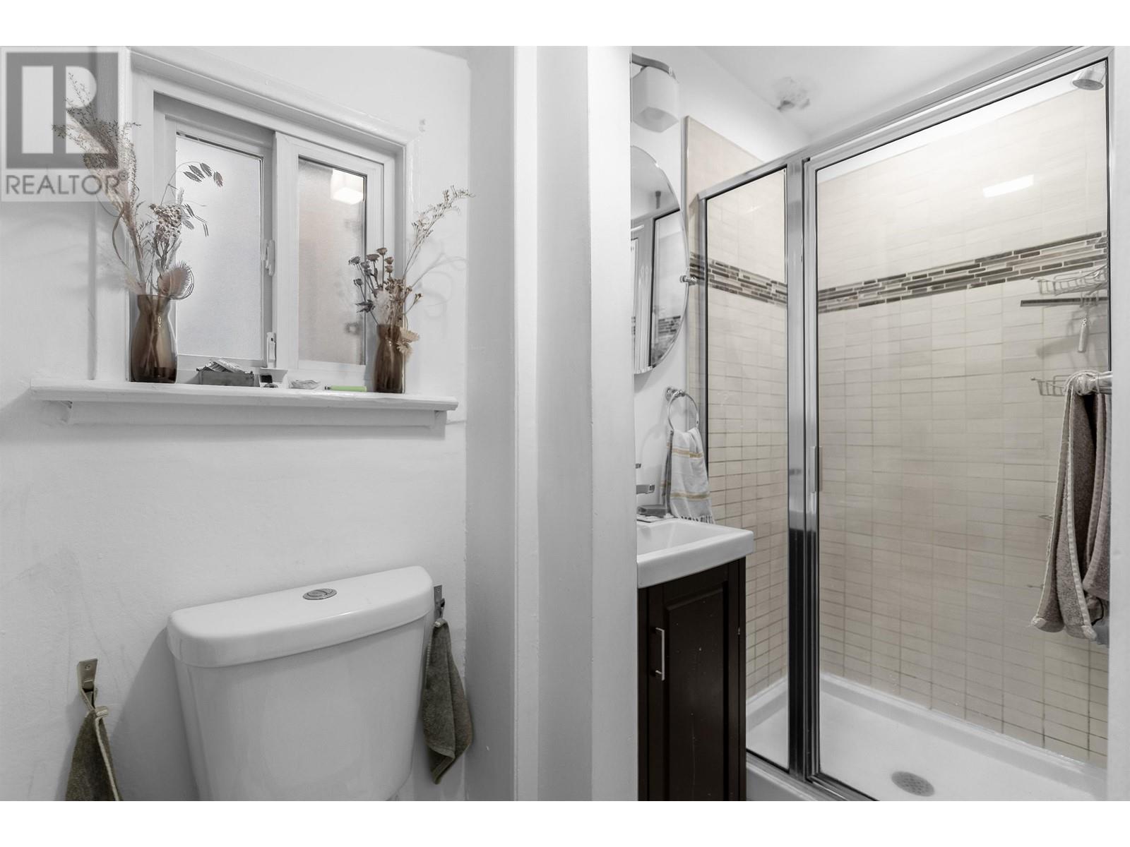610 Salsbury Drive, Vancouver, British Columbia  V5L 3Z9 - Photo 6 - R2984066
