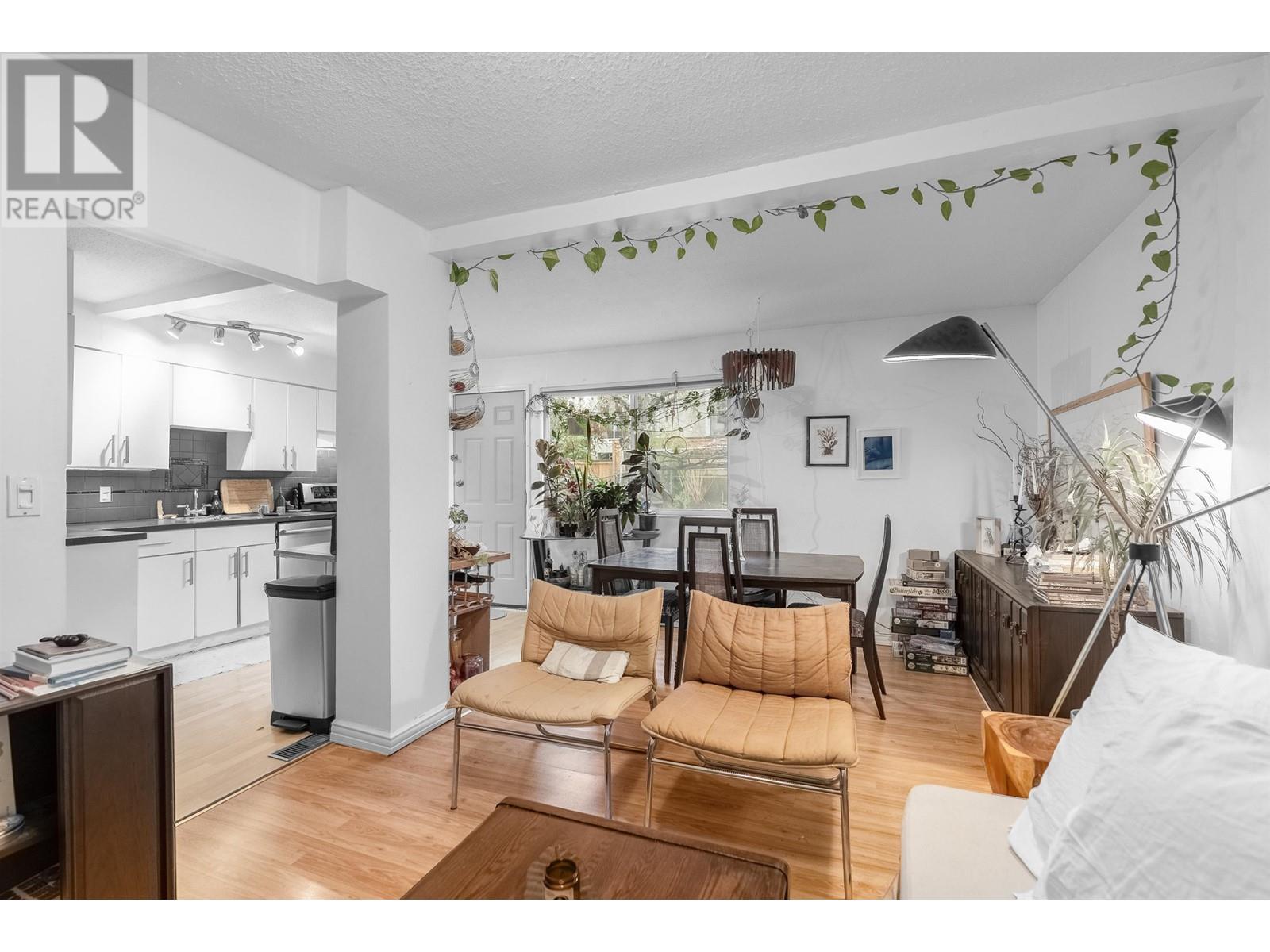 610 Salsbury Drive, Vancouver, British Columbia  V5L 3Z9 - Photo 2 - R2984066