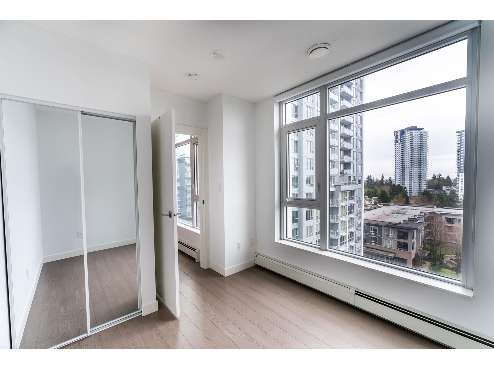 909 13308 Central Avenue, Surrey, British Columbia  V3T 0M4 - Photo 13 - R2981425