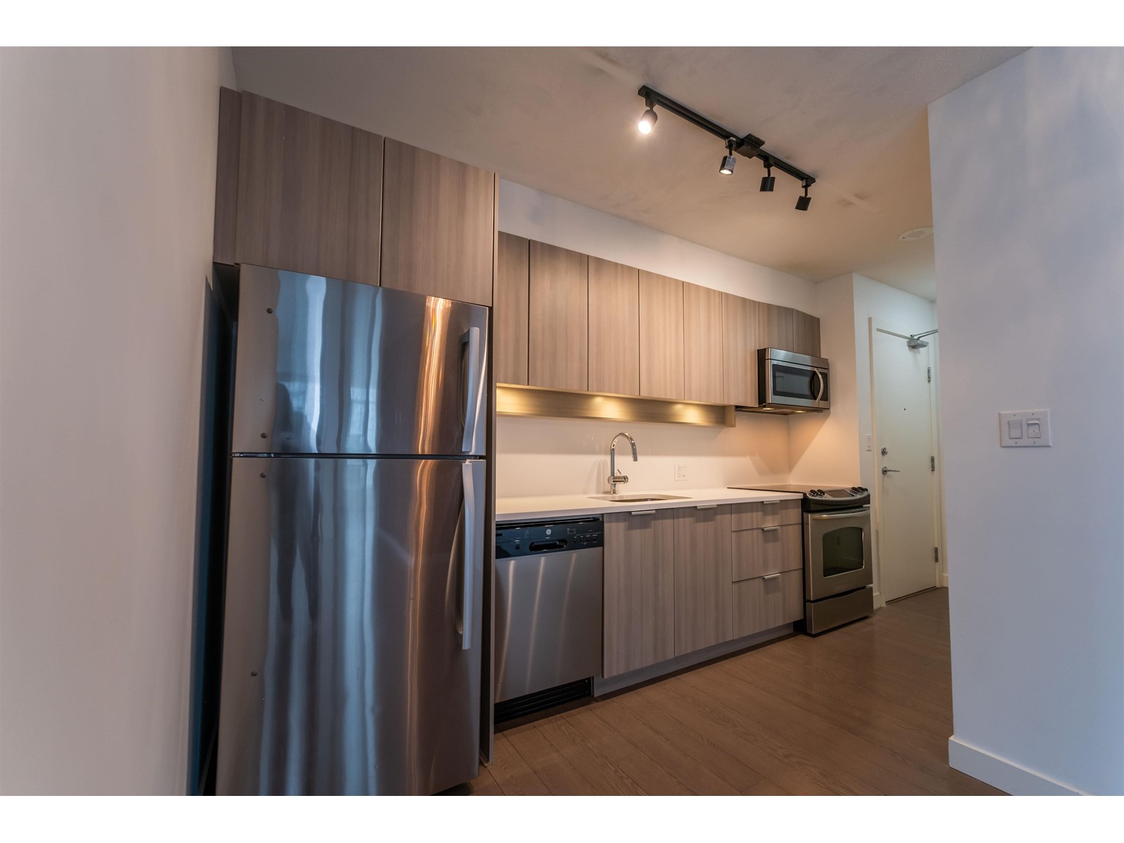 909 13308 Central Avenue, Surrey, British Columbia  V3T 0M4 - Photo 8 - R2981425