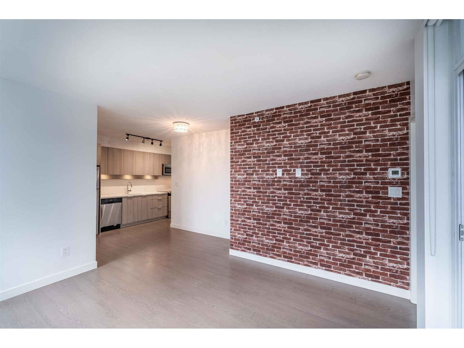 909 13308 Central Avenue, Surrey, British Columbia  V3T 0M4 - Photo 5 - R2981425
