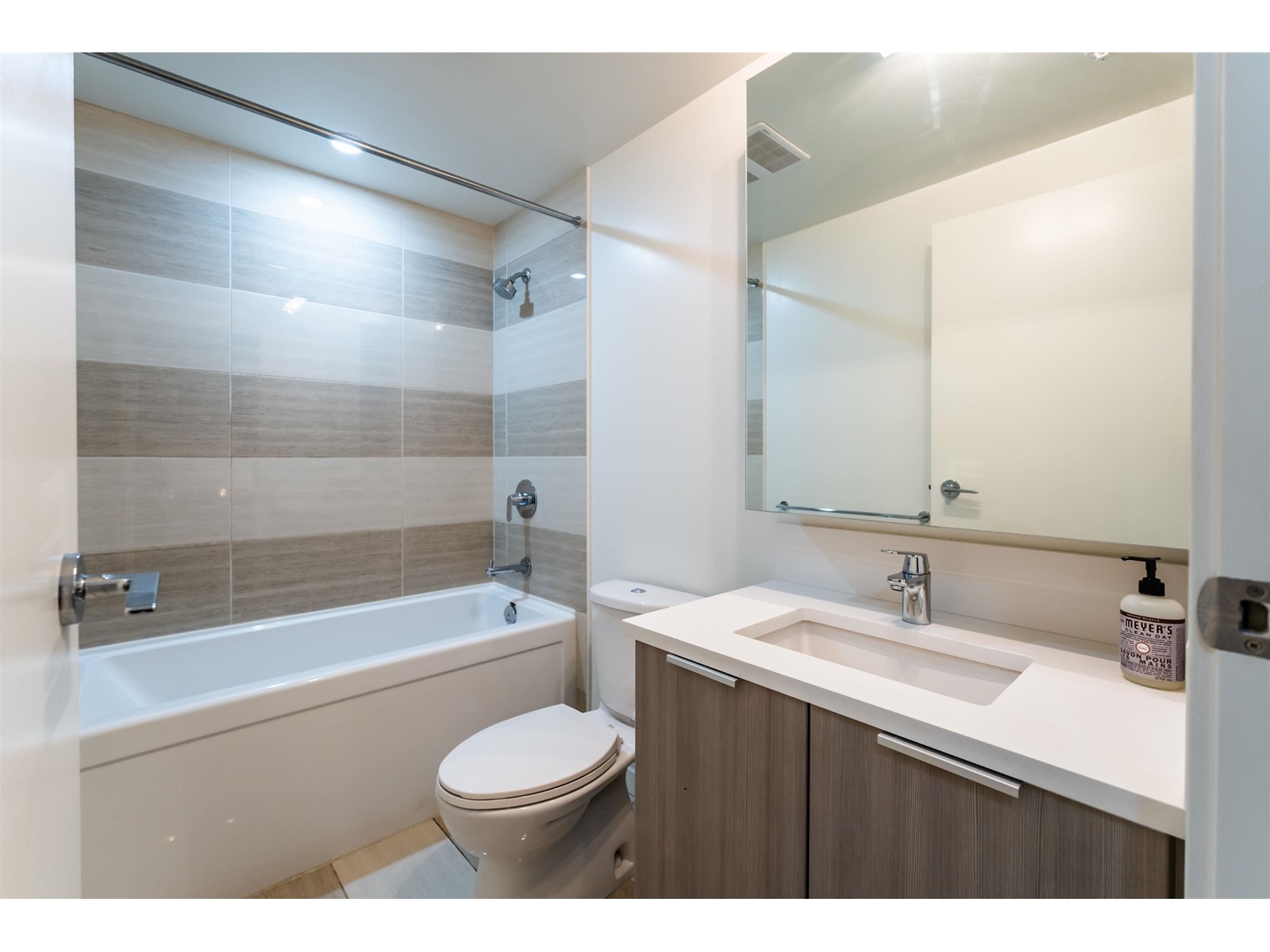 909 13308 Central Avenue, Surrey, British Columbia  V3T 0M4 - Photo 14 - R2981425