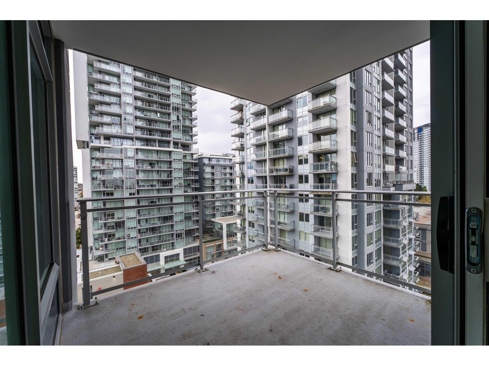 909 13308 Central Avenue, Surrey, British Columbia  V3T 0M4 - Photo 16 - R2981425