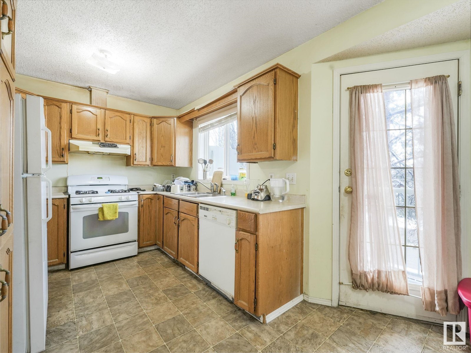 Property at 4250 29 AV NW NW image 4
