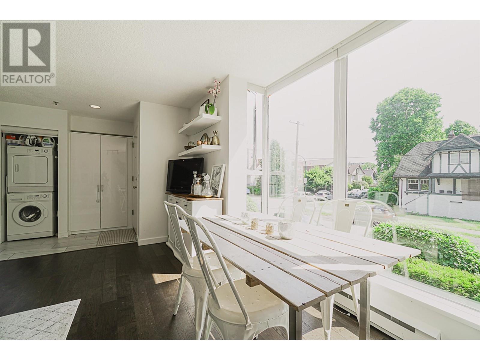 Property at 3001 LAUREL STREET image 4