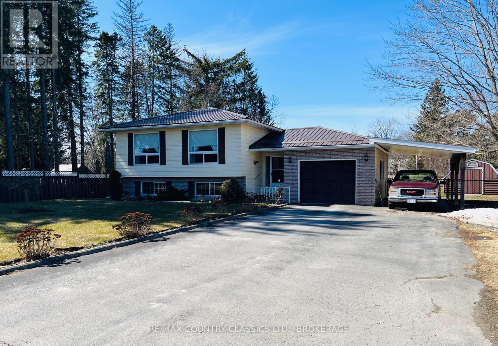 35 Clement Street, Addington Highlands, Ontario  K0H 1P0 - Photo 49 - X12052764