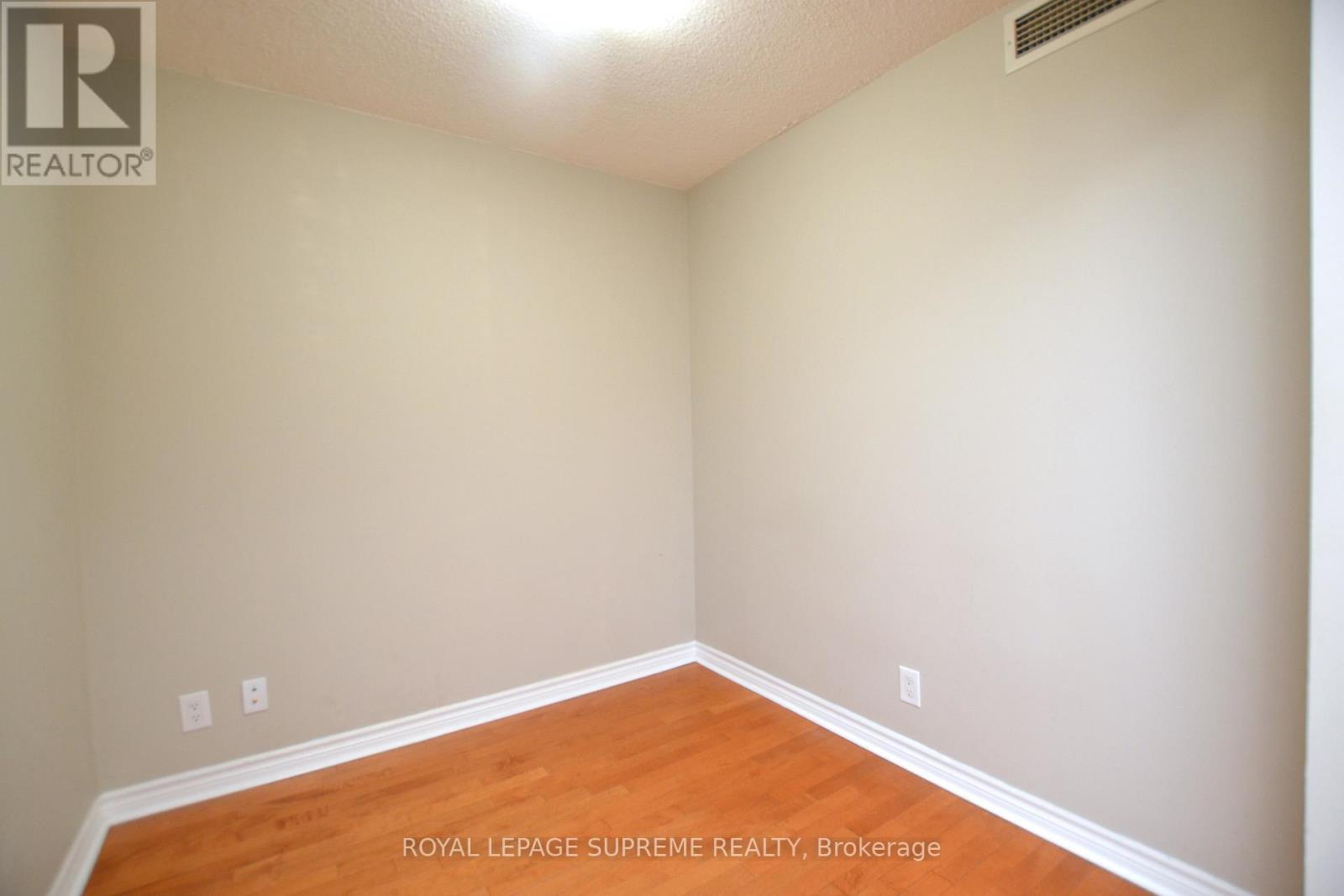 1007 - 1 Elm Drive W, Mississauga, Ontario  L5B 4M1 - Photo 7 - W12054180
