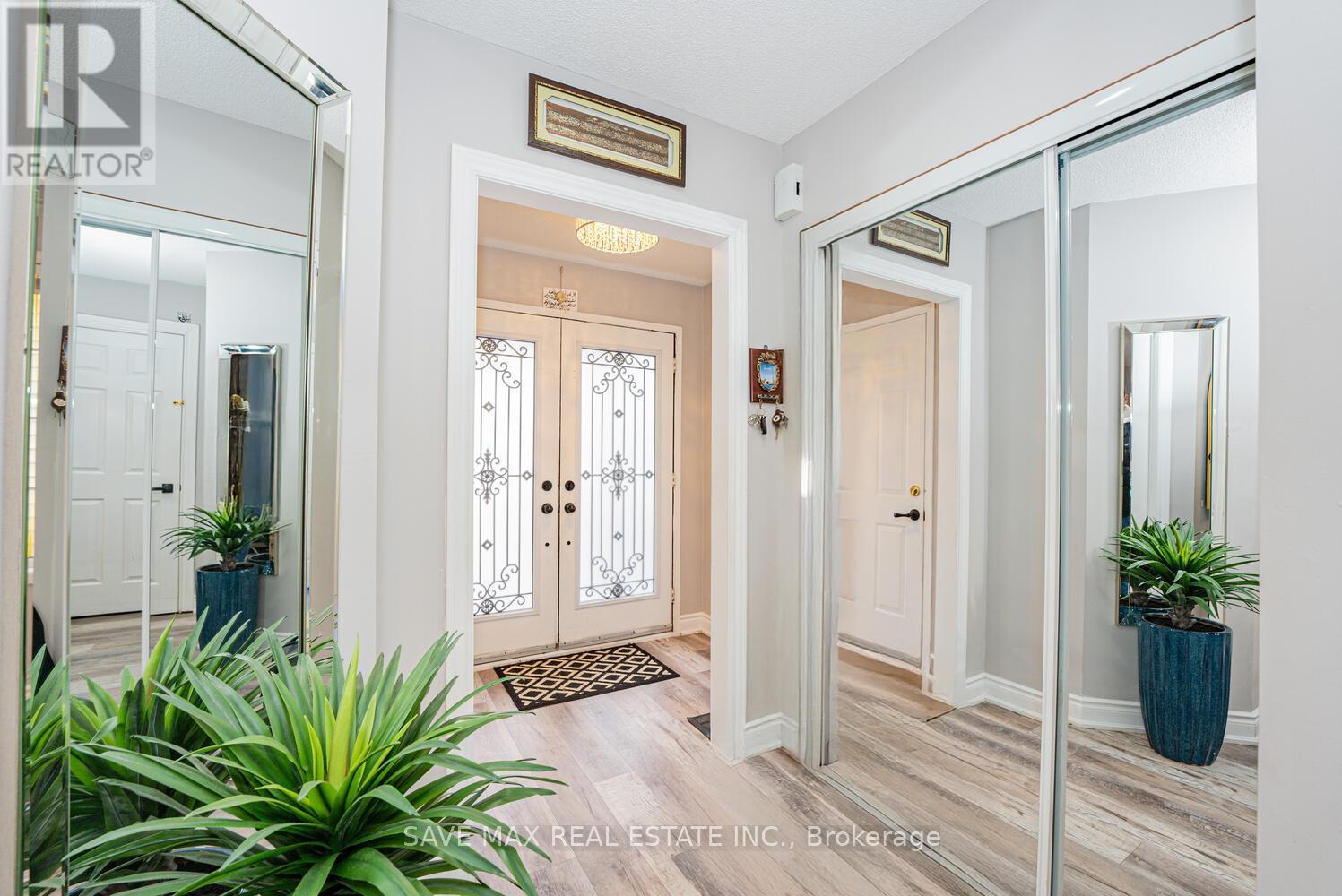 6 Weather Vane Lane, Brampton, Ontario  L6X 2R5 - Photo 7 - W12054192