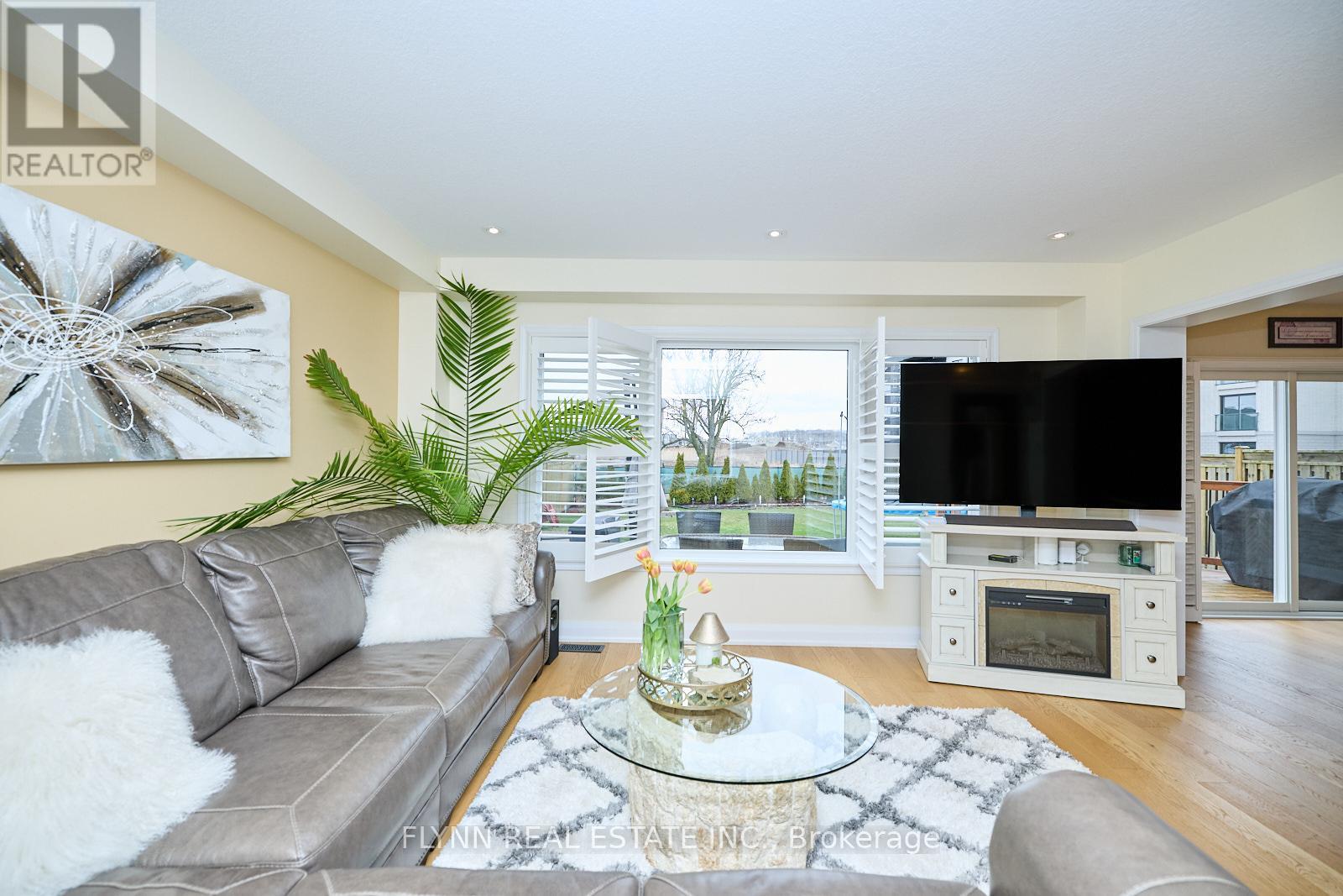 8395 Elderberry Drive, Niagara Falls, Ontario  L2H 0K6 - Photo 8 - X12054167