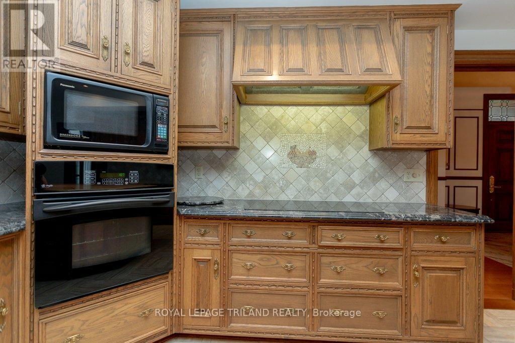 2643 Old Victoria Road, London South, Ontario  N6M 1B8 - Photo 22 - X12054372