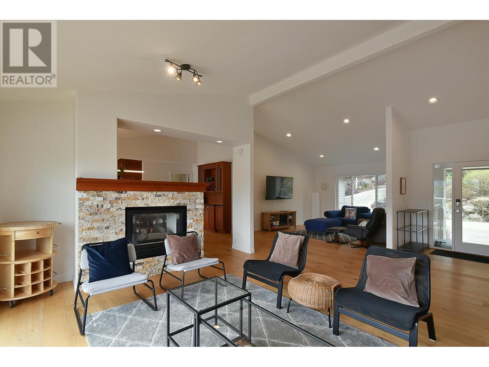 Property at 6274 FAIRWAY AVENUE image 4