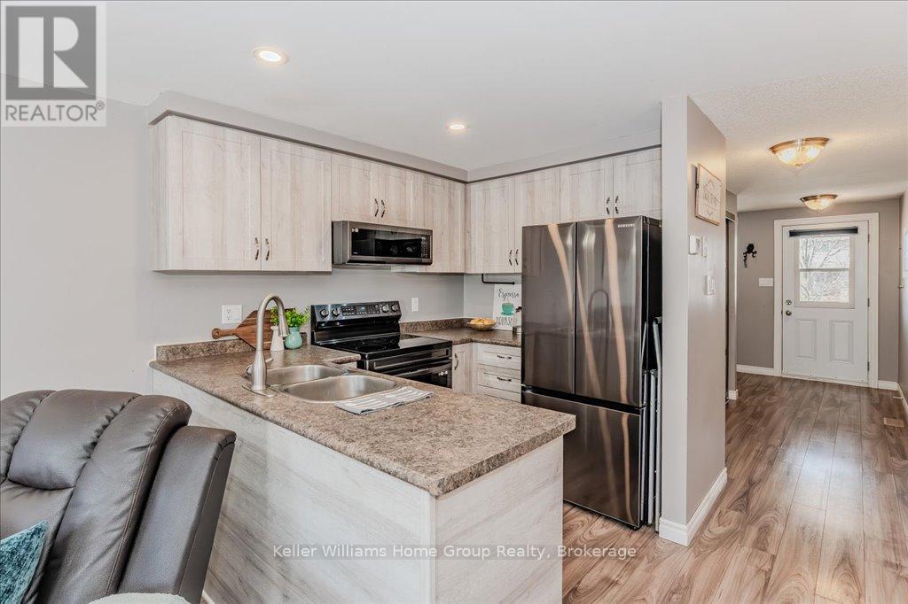 427 Flannery Drive, Centre Wellington, Ontario  N1M 3P3 - Photo 11 - X12054342