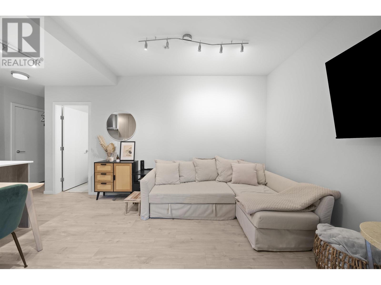 332 6283 Kingsway, Burnaby, British Columbia  V5J 0H3 - Photo 4 - R2984339