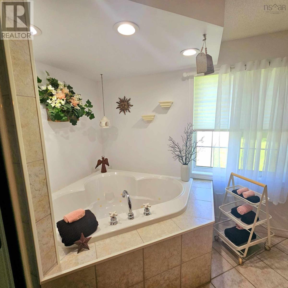 1042 Pleasant Valley Road, Pleasant Valley, Nova Scotia  B0N 1C0 - Photo 38 - 202506429