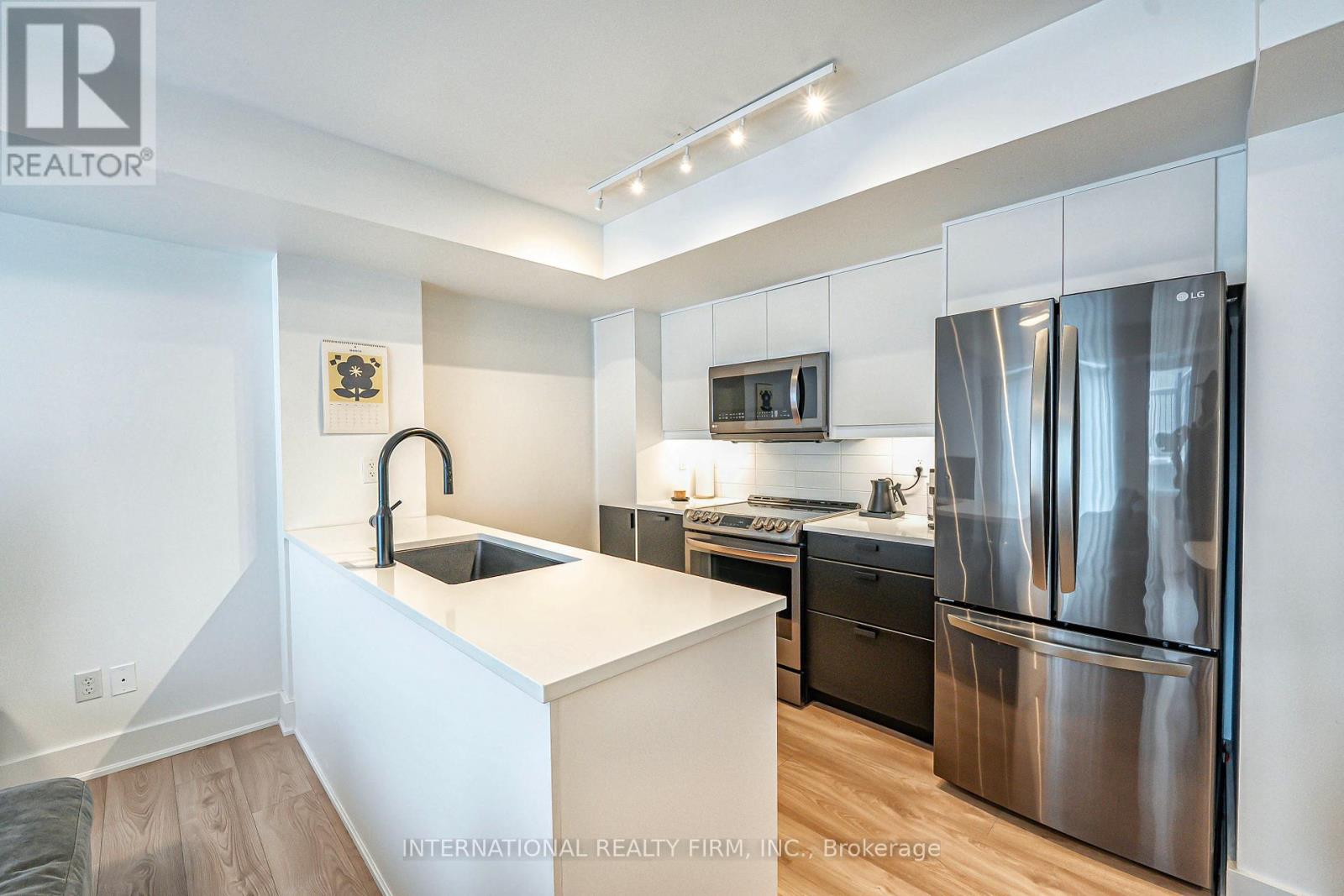 Property at TH 107 - 1 RUTTAN STREET image 3