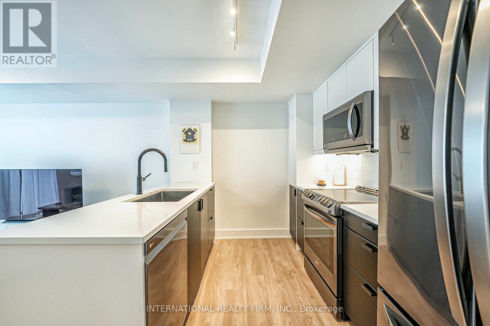 Property at TH 107 - 1 RUTTAN STREET image 5