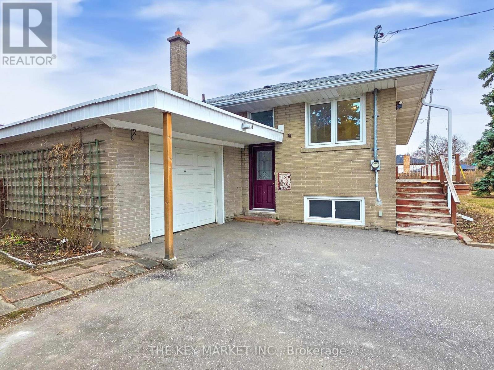 Property at 446 BENT CRESCENT image 4