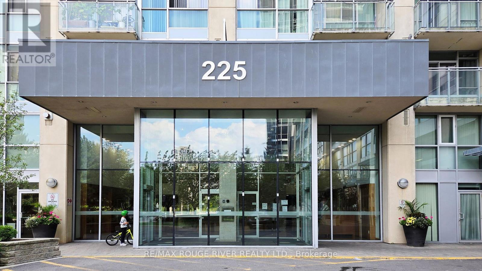 3001 - 225 Webb Drive, Mississauga, Ontario  L5B 4P2 - Photo 2 - W12054242