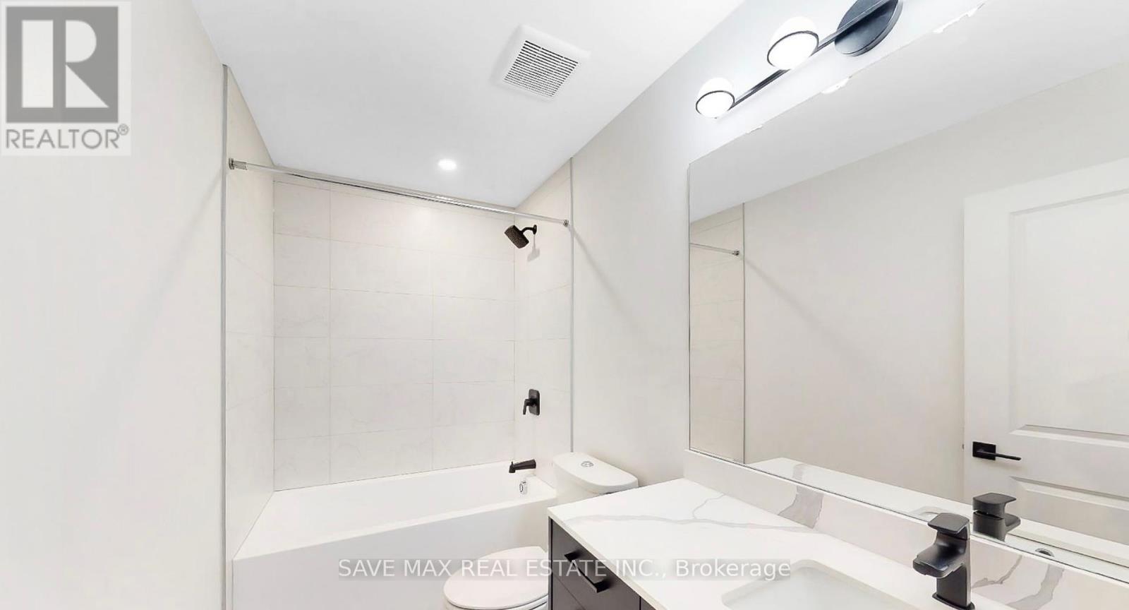 Photo 11 of 11 for 207 - 3900 Savoy Street