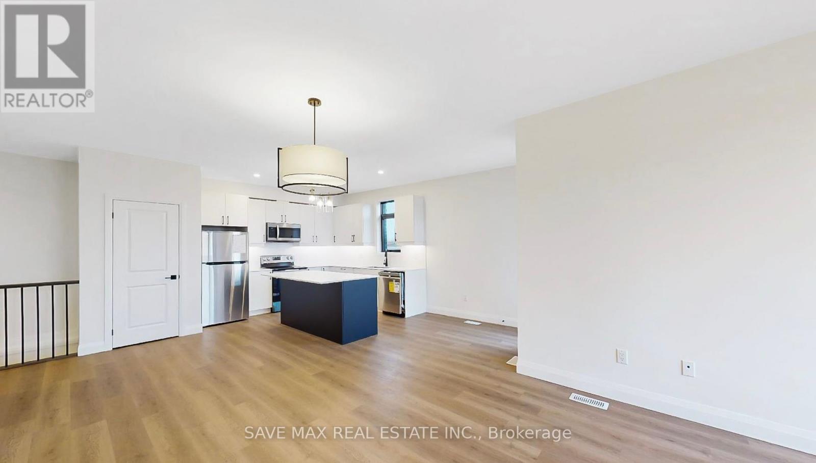 Photo 4 of 11 for 207 - 3900 Savoy Street