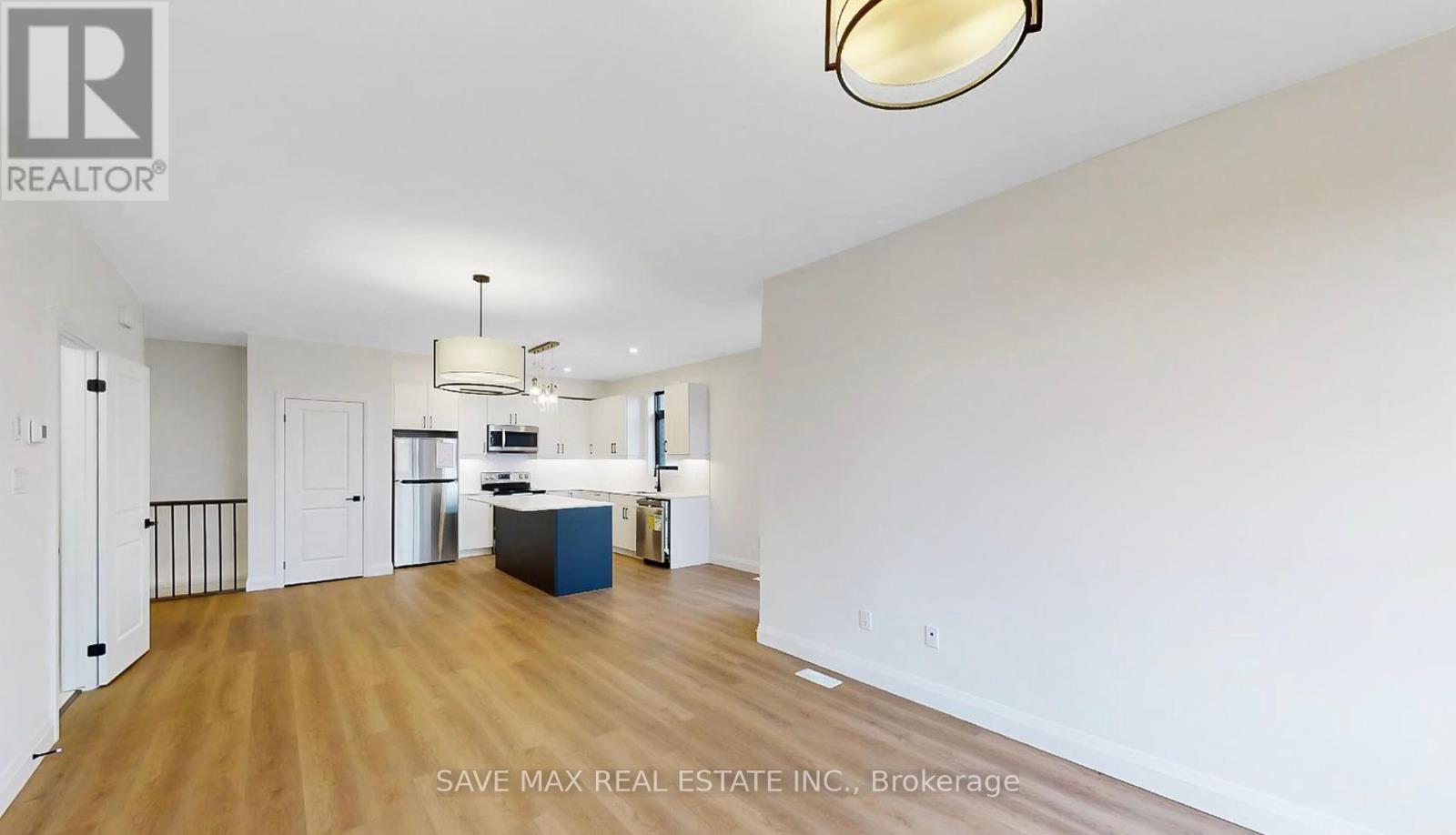 Photo 5 of 11 for 207 - 3900 Savoy Street