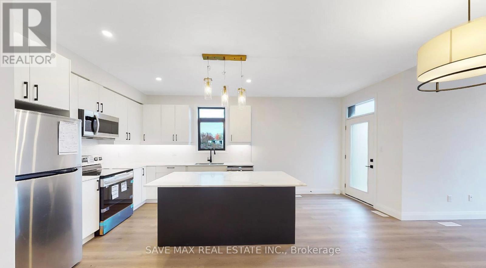 Property at 207 - 3900 SAVOY STREET image 5