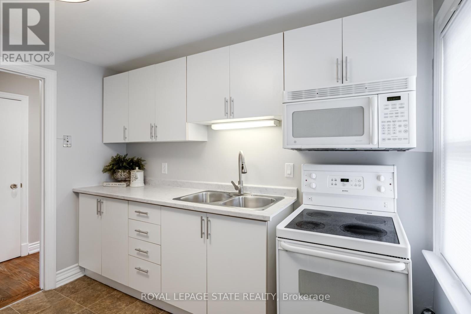 15 Empress Avenue, Hamilton, Ontario  L9A 1M1 - Photo 17 - X12054369