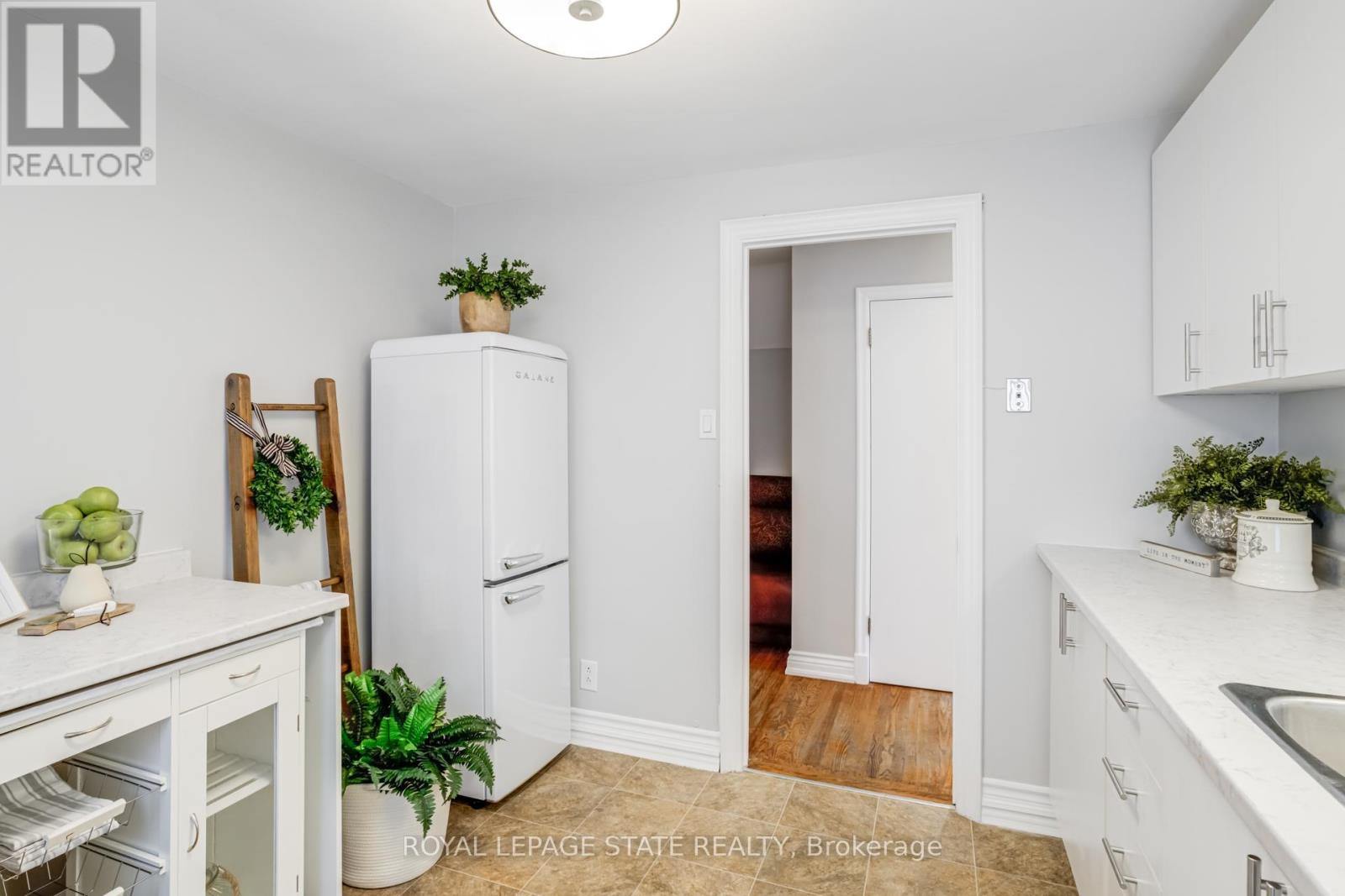 15 Empress Avenue, Hamilton, Ontario  L9A 1M1 - Photo 18 - X12054369