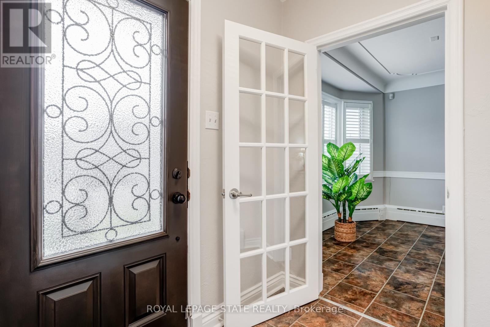 15 Empress Avenue, Hamilton, Ontario  L9A 1M1 - Photo 4 - X12054369
