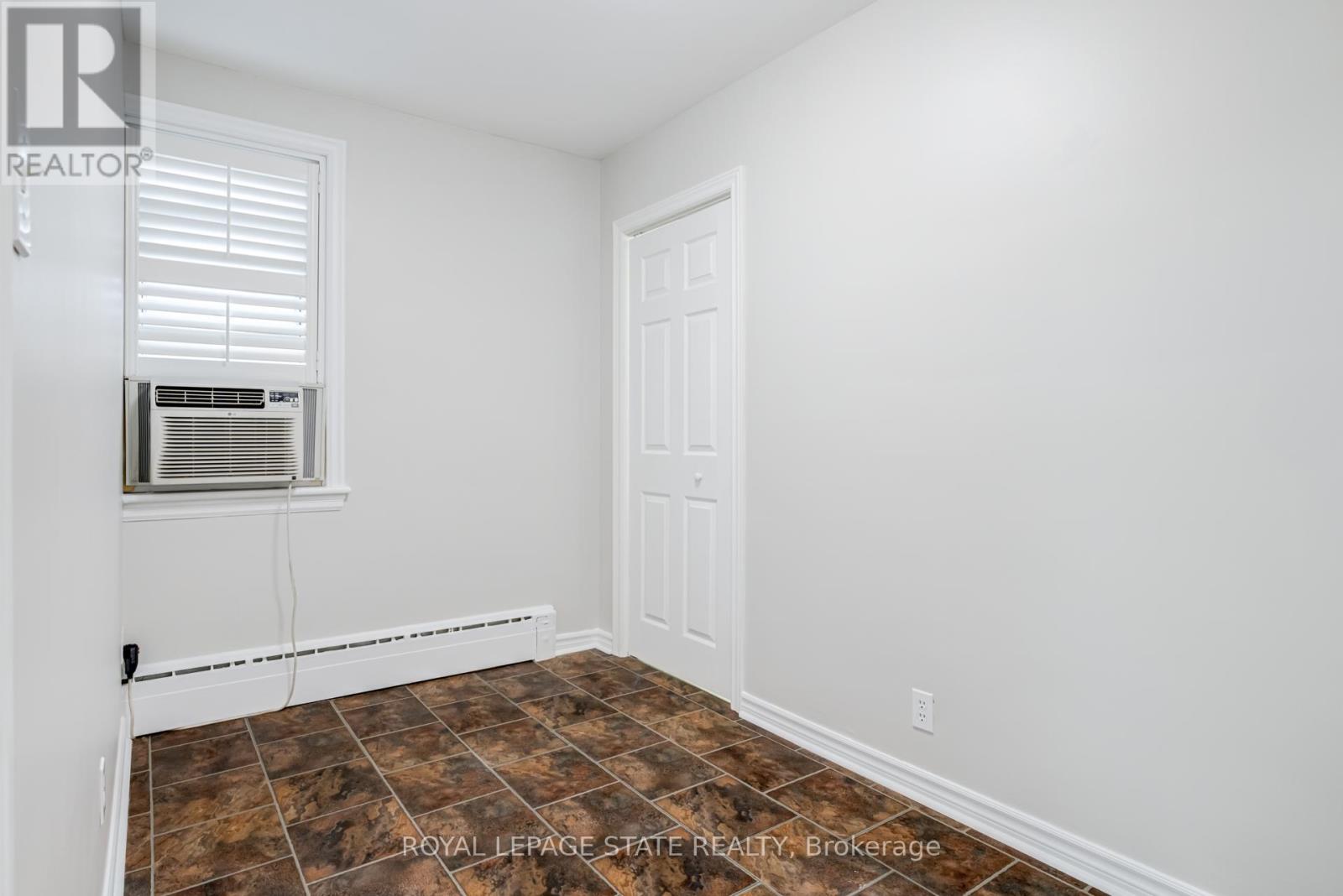 15 Empress Avenue, Hamilton, Ontario  L9A 1M1 - Photo 8 - X12054369