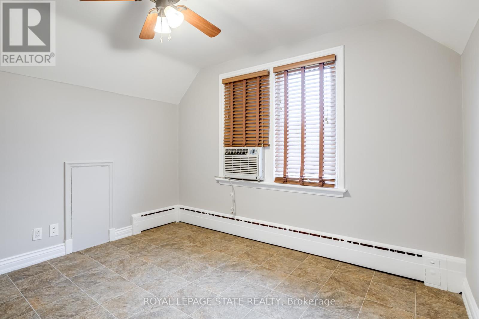 15 Empress Avenue, Hamilton, Ontario  L9A 1M1 - Photo 19 - X12054376