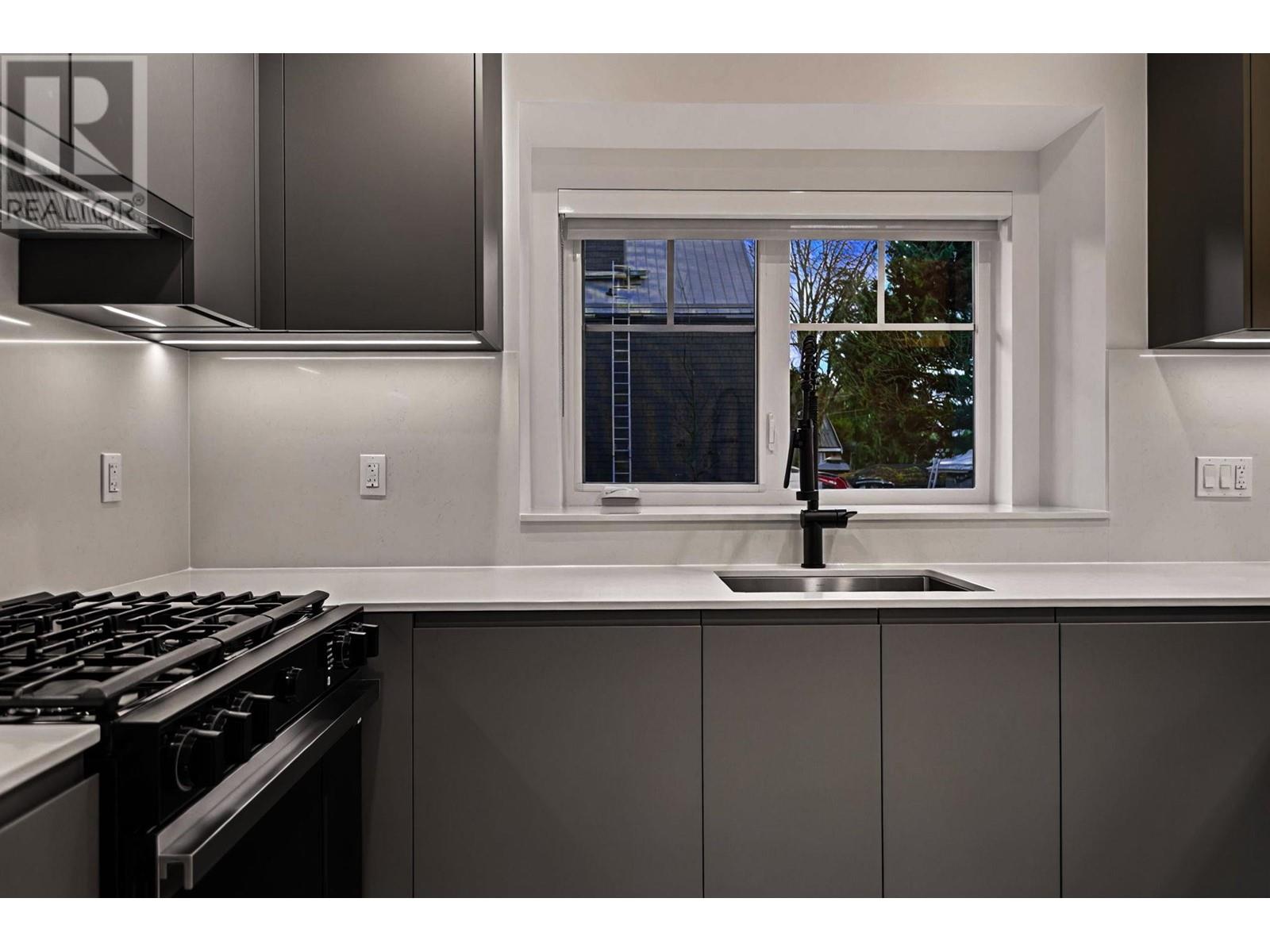 2 3531 Marshall Street, Vancouver, British Columbia  V5N 4S2 - Photo 13 - R2982874
