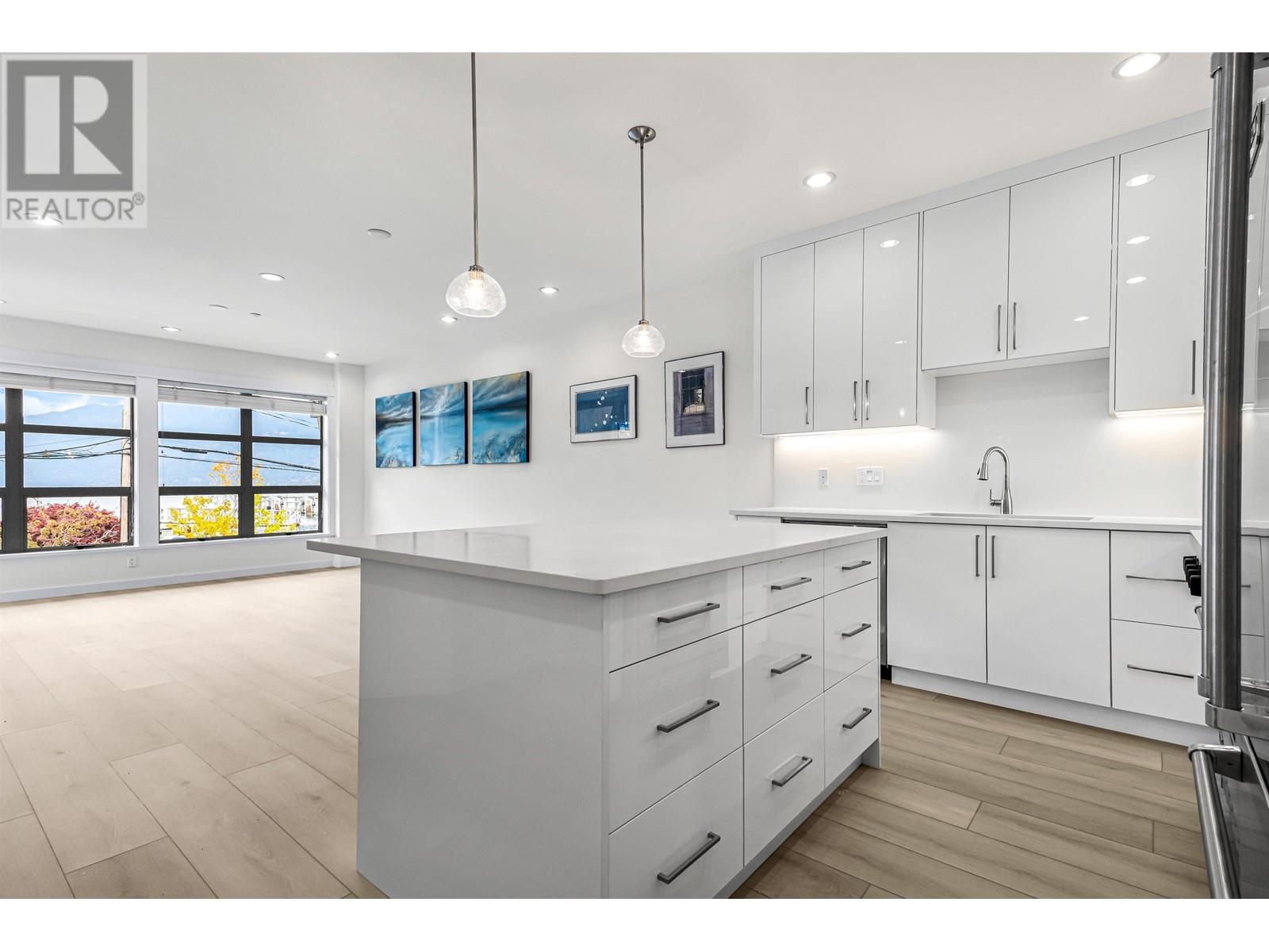 201 6688 Royal Avenue, West Vancouver, British Columbia  V7W 2B9 - Photo 6 - R2984337