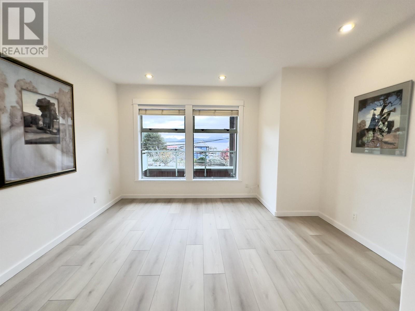 201 6688 Royal Avenue, West Vancouver, British Columbia  V7W 2B9 - Photo 4 - R2984337