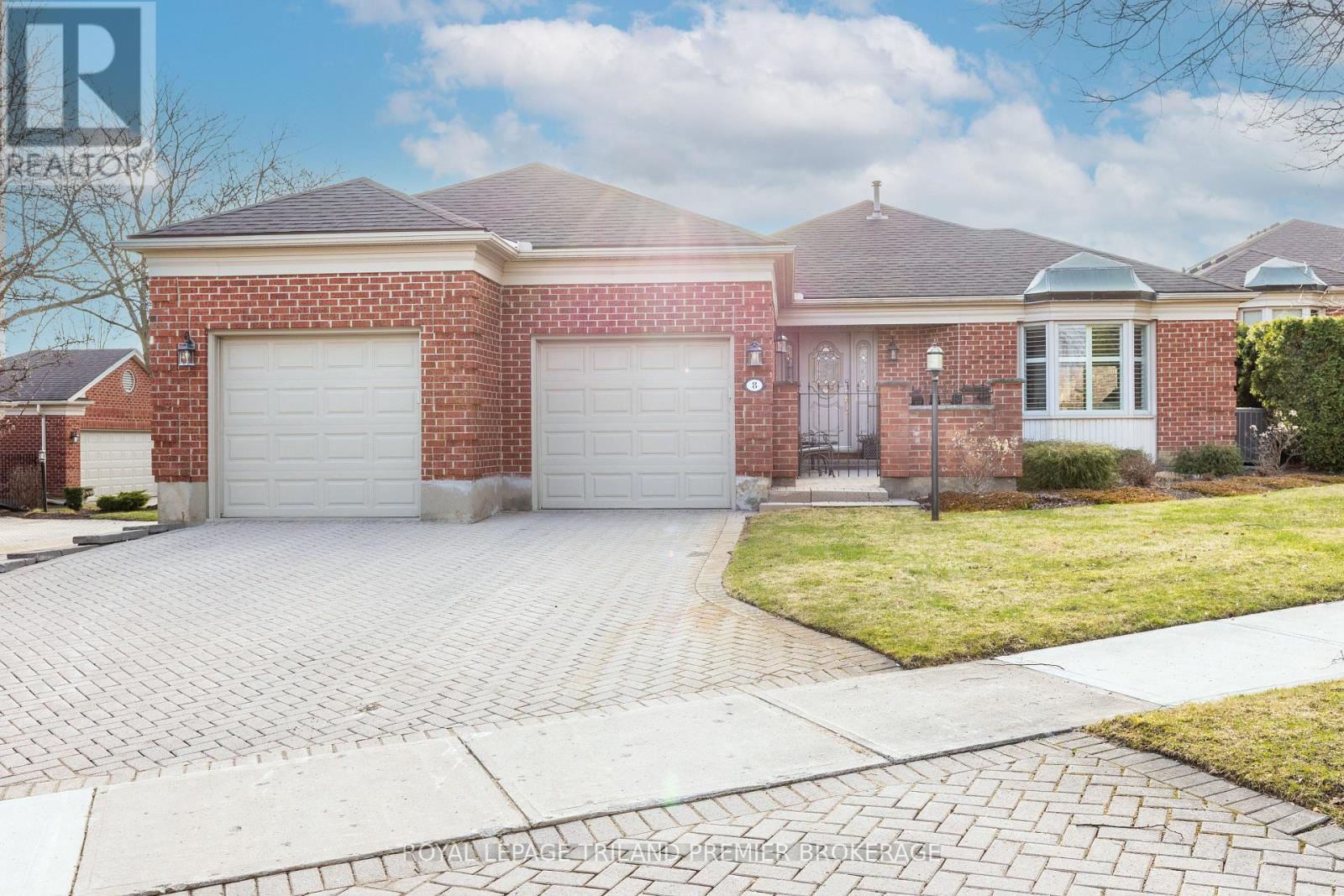 8 - 60 Rosecliffe Crescent