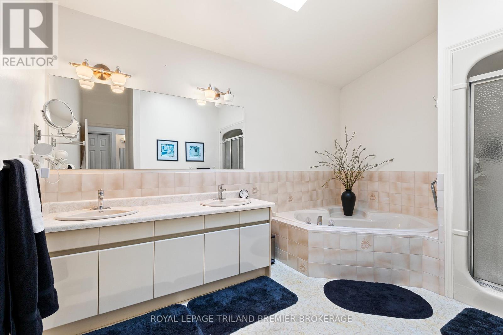 8 - 60 Rosecliffe Crescent, London South, Ontario  N6K 4E5 - Photo 30 - X12054427
