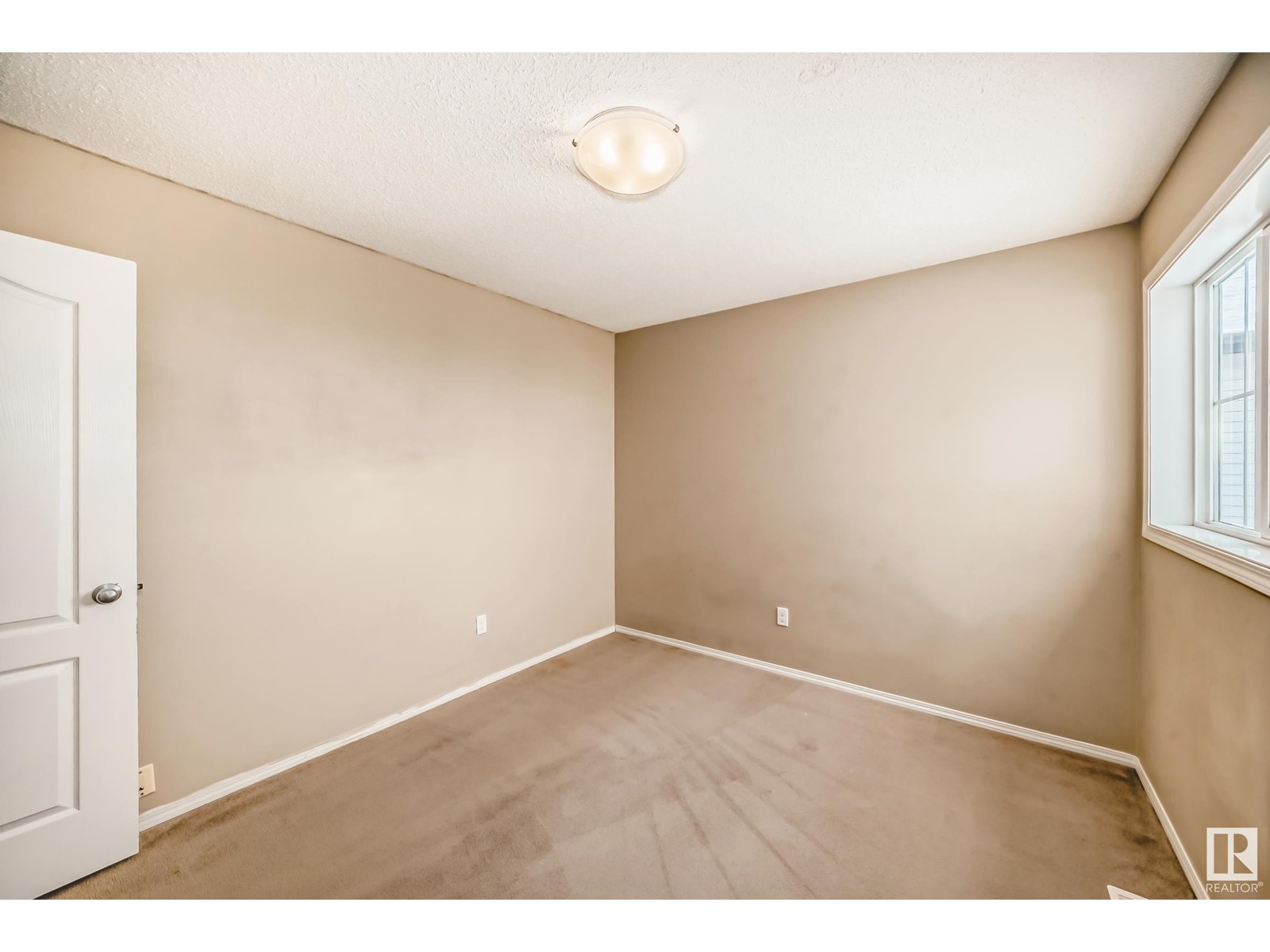 Property at 6219 18 AV SW image 1