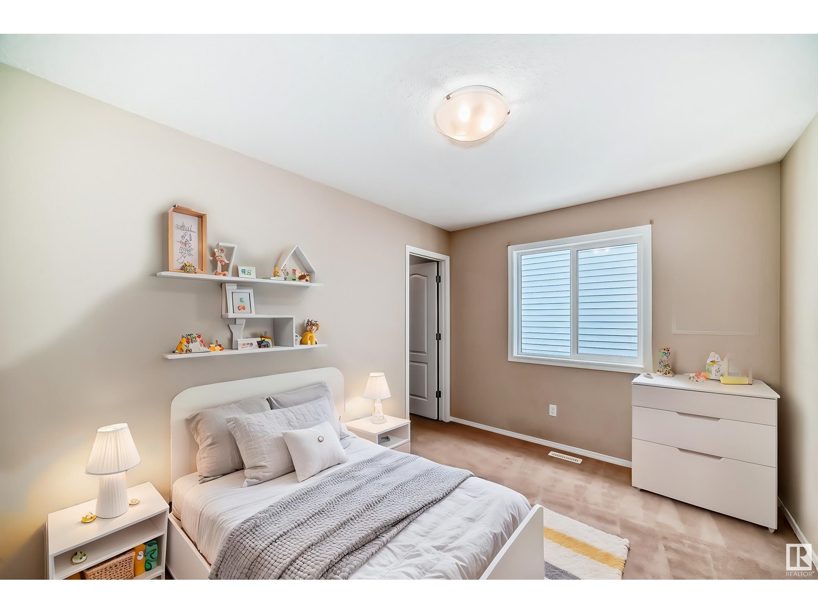 Property at 6219 18 AV SW image 2