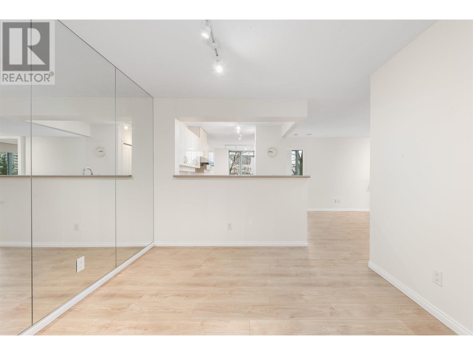 305 4788 Hazel Street, Burnaby, British Columbia  V5H 4V9 - Photo 6 - R2984393