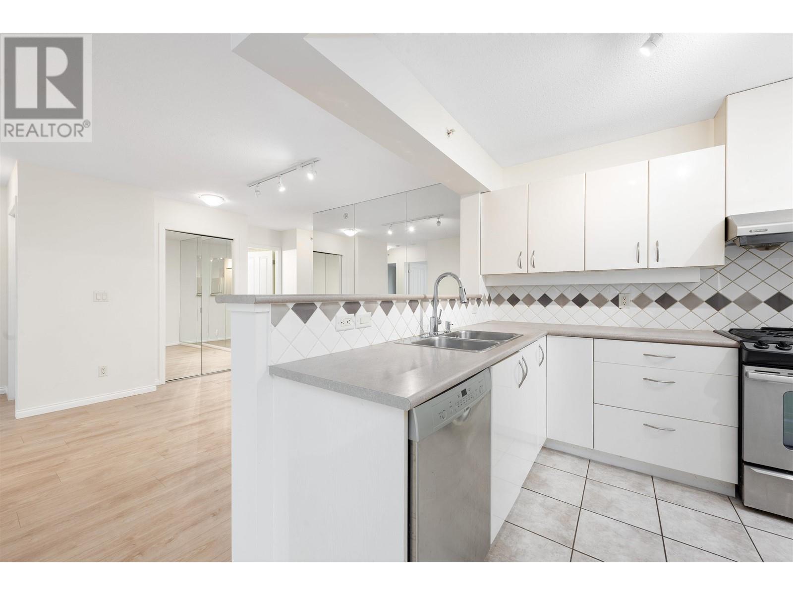 305 4788 Hazel Street, Burnaby, British Columbia  V5H 4V9 - Photo 8 - R2984393